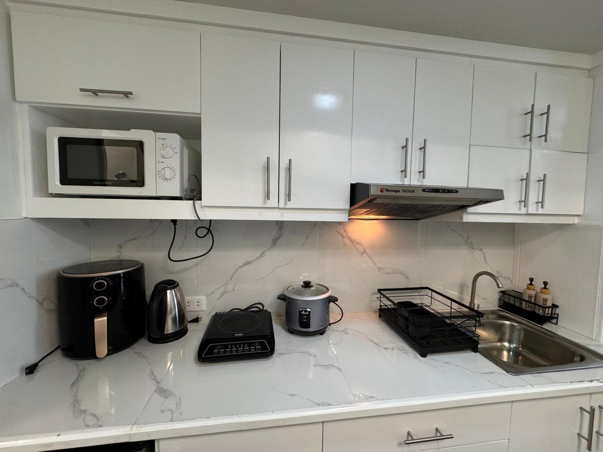 Cozyvilla At Pine Suites Tagaytay 2Br Or Studio With Free Parking 2Br In Basement Parking And Studio In Offsite Parking Tagaytay City Rom bilde